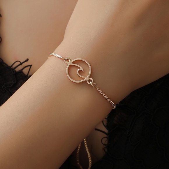 **VERENA* Gold Hollow Wave Design Fashion Bracelet - Picture 1 of 5